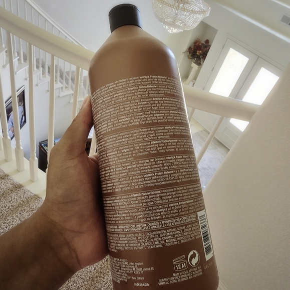 Redken smooth lock shampoo Large 33.8 fl oz. - Picture 2 of 2